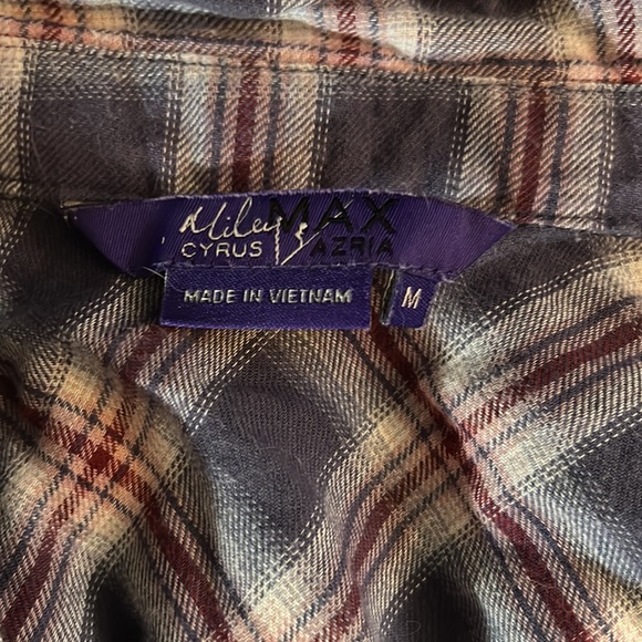 Miley Cyrus flannel - Picture 2 of 2